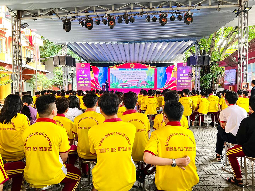 ao the duc hoc sinh truong tieu học - thcs - thpt nam viet
