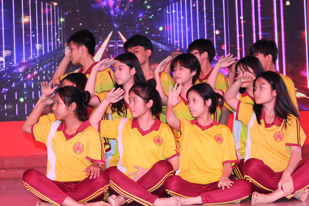 ao the duc truong tieu học - thcs - thpt nam viet
