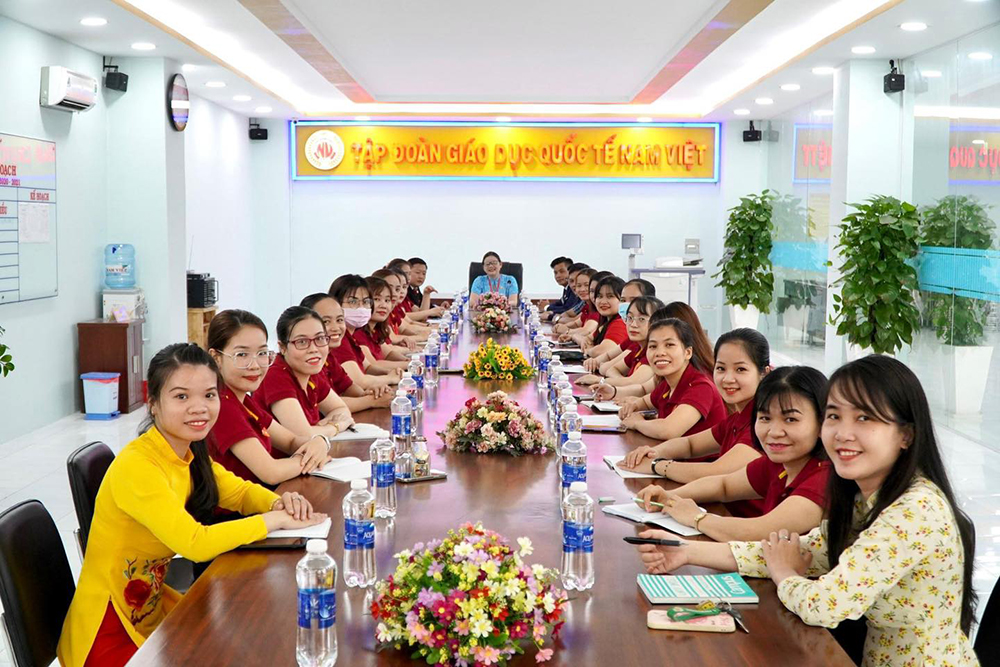 dong phuc giao vien truong tieu hoc - thcs - thpt nam viet