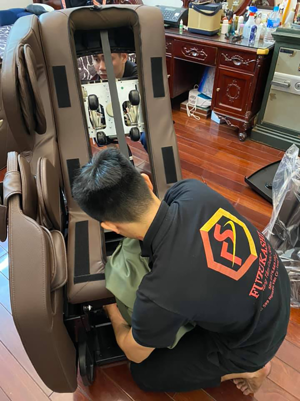 dong phuc nhan vien ghe massage fuzukashi