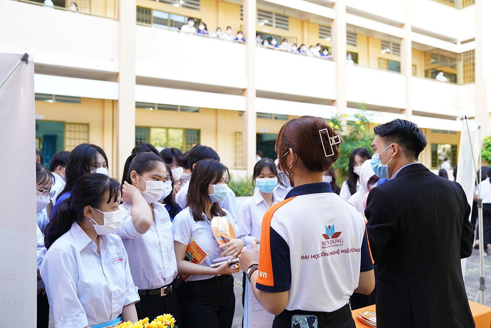 dong phuc sinh vien mit university - dai hoc cong nghe mien dong