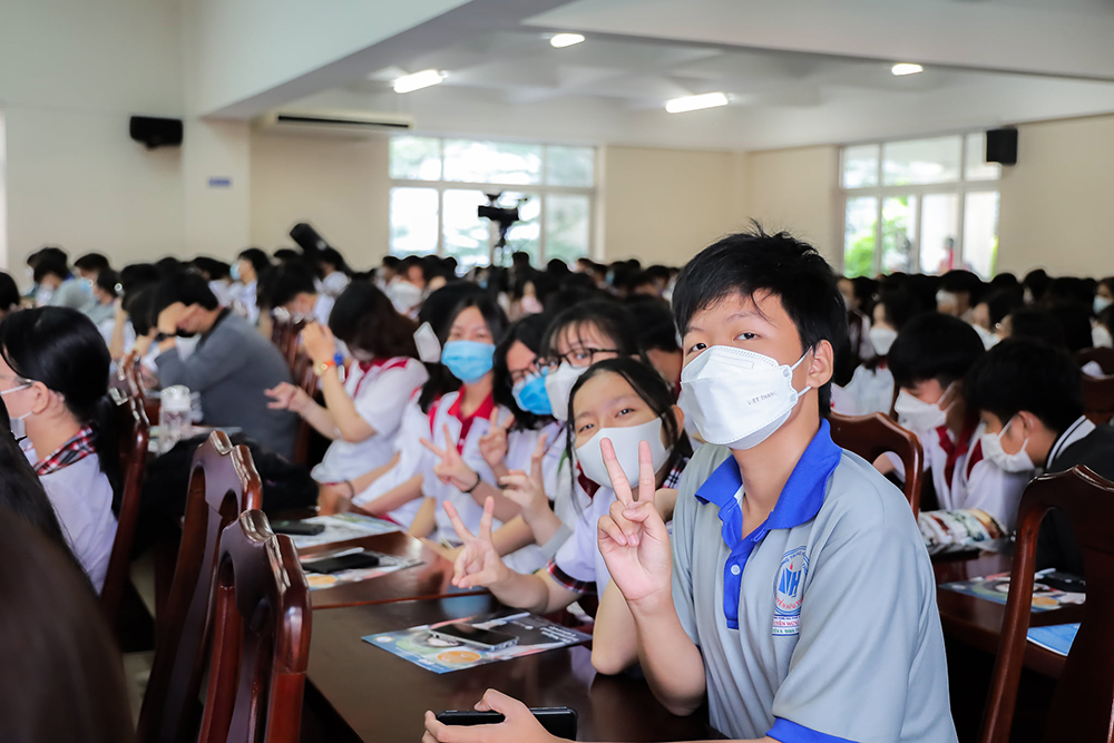 dong phuc truong tpht nguyen huu tho