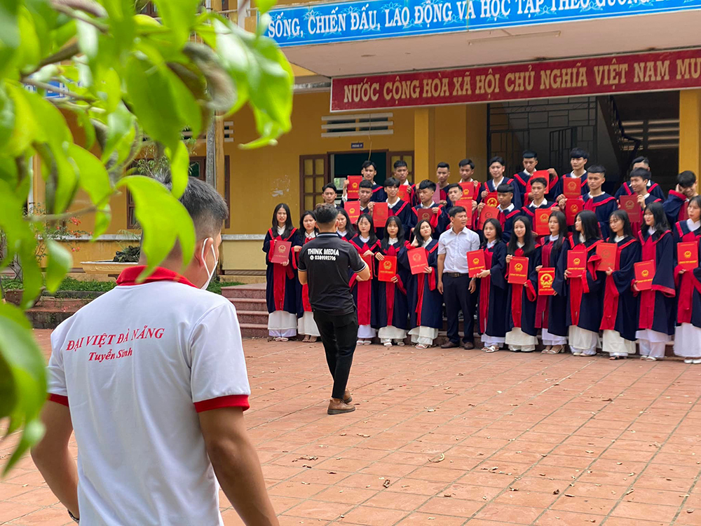dong phuc tuyen sinh truong cao dang dai viet da nang