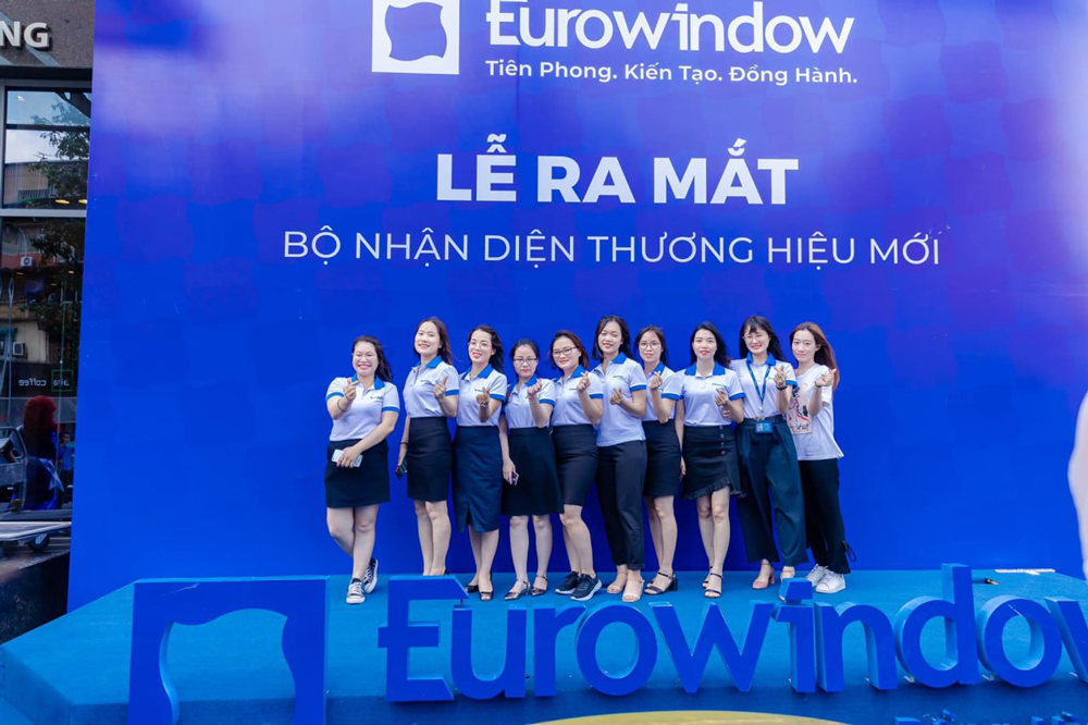 hinh anh dong phuc nhan vien eurowindow
