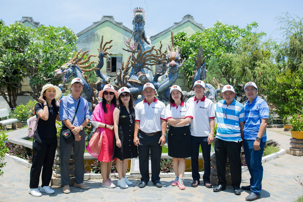 hinh anh dong phuc nhan vien lop xe advenza