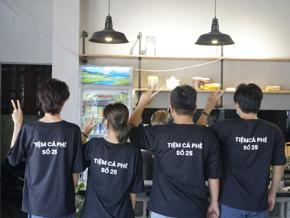 hinh anh dong phuc nhan vien tiem ca phe so 25