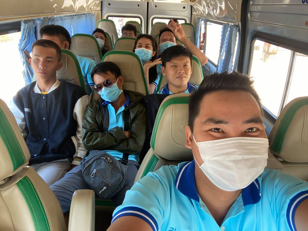 hinh anh dong phuc uscons build on trust