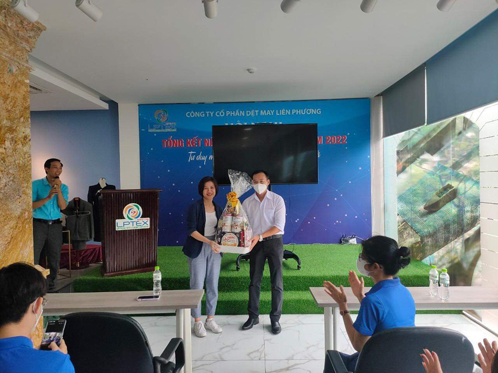 dong phuc giao vien pacific primary and high school