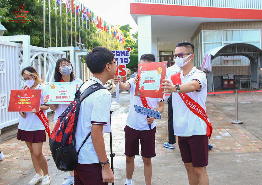 dong phuc hoc sinh cis - the canadian international school vietnam