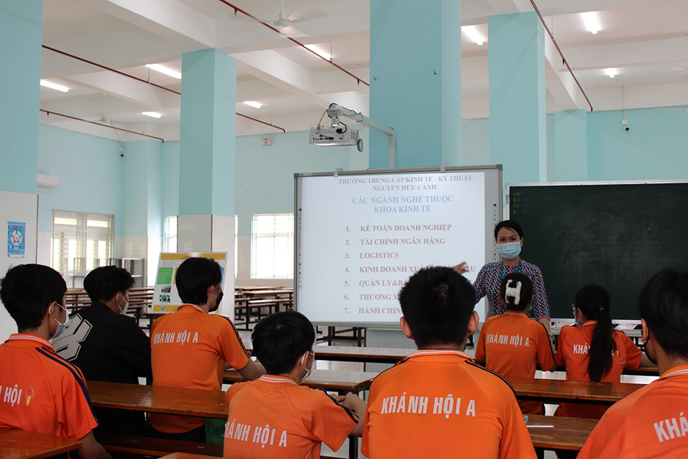 dong phuc hoc sinh truong thcs khanh hoi a