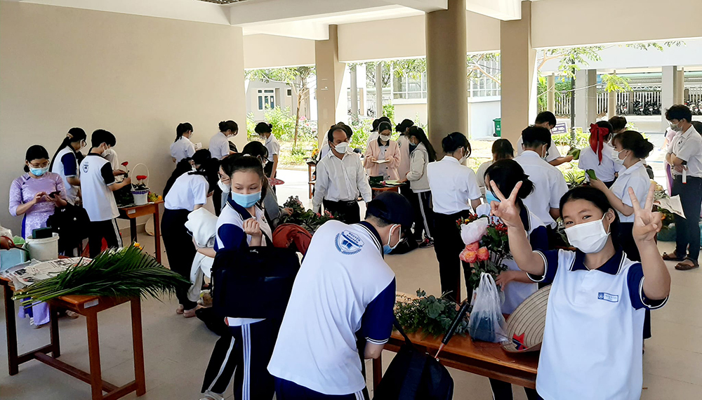 dong phuc nguyen khuyen high school