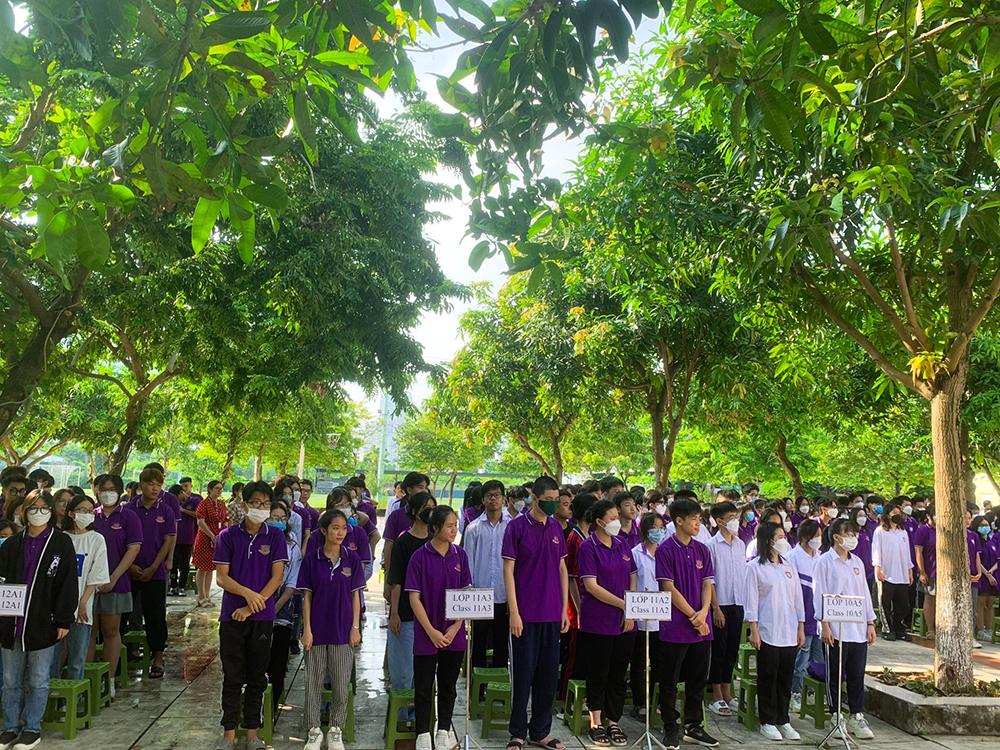 dong phuc truong pho thong quoc te viet nam