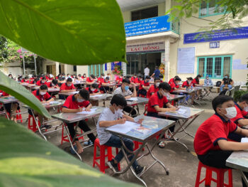 dong phuc truong thcs va thpt lac hong