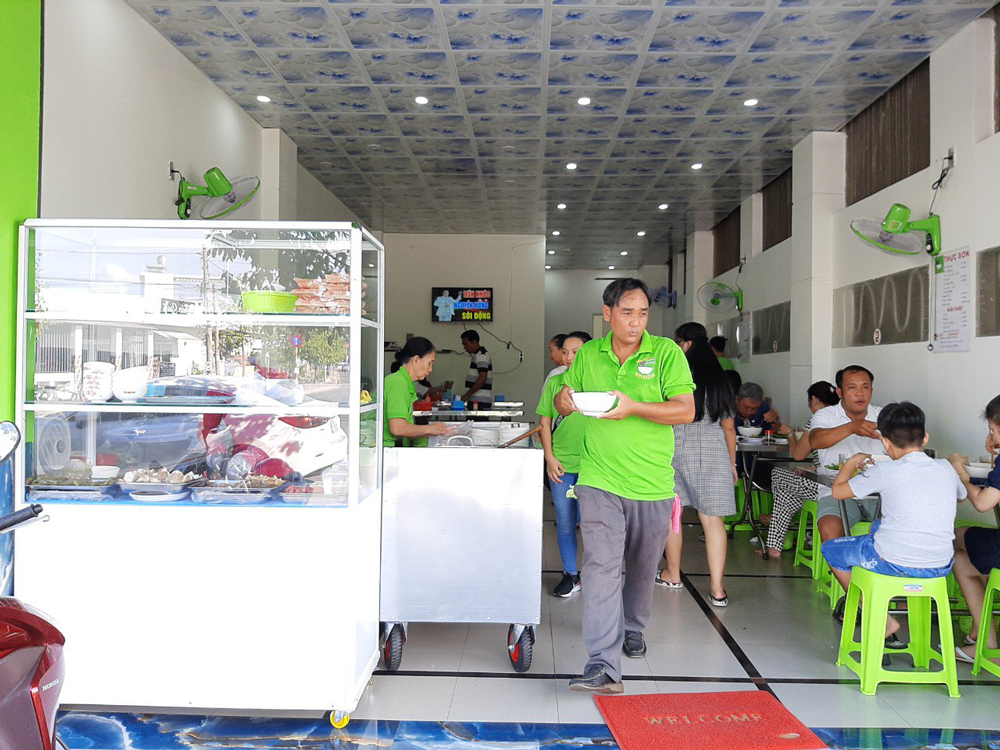hinh anh dong phuc bun bo hue chu cuong dam da huong vi hue