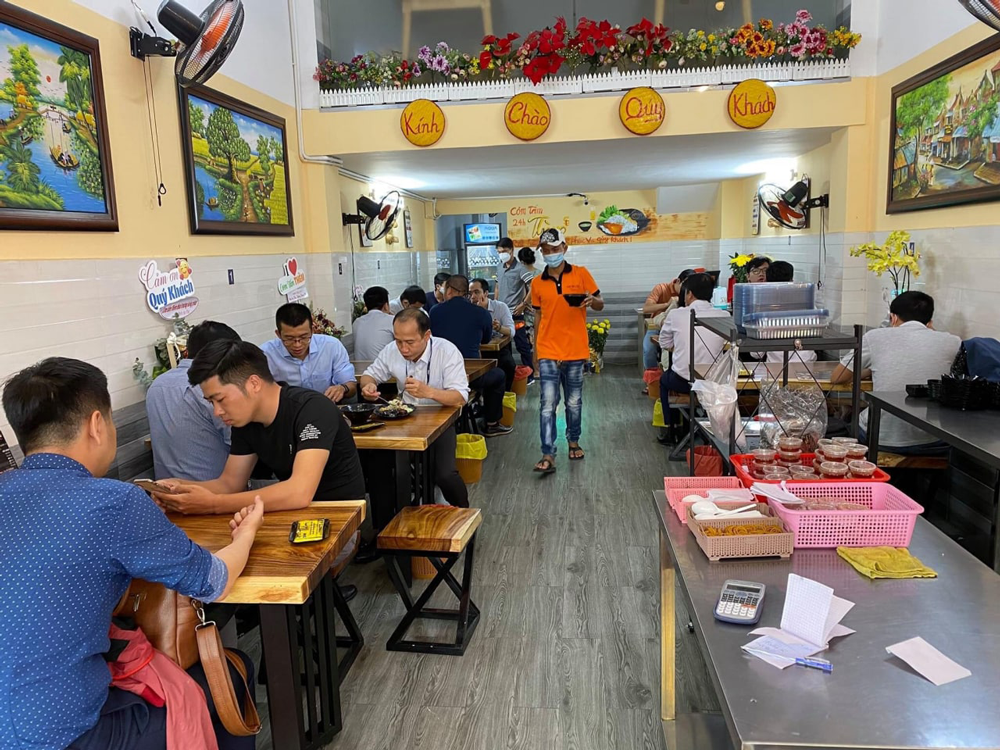 hinh anh dong phuc com tam them 24h
