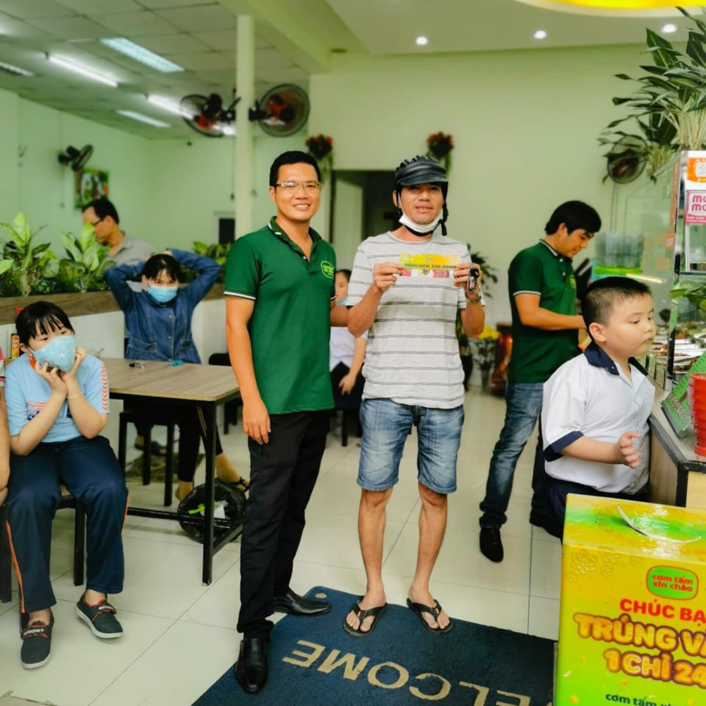 hinh anh dong phuc com tam xin chao an la thich