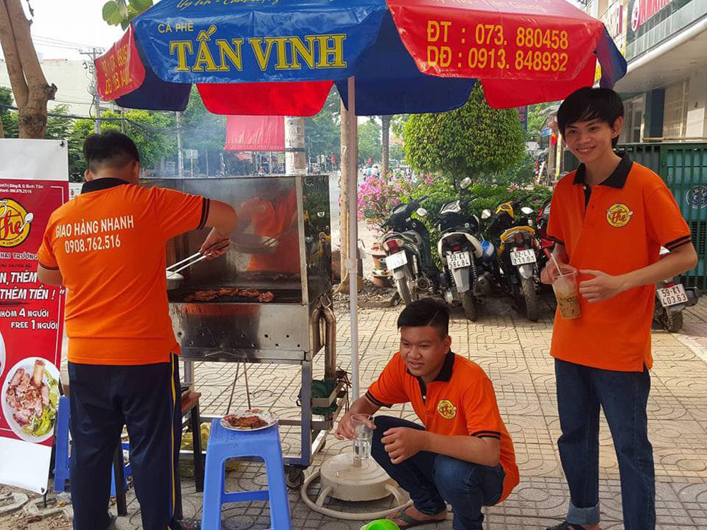 hinh anh dong phuc nhan vien 3 the com tam suon & bun thit nuong