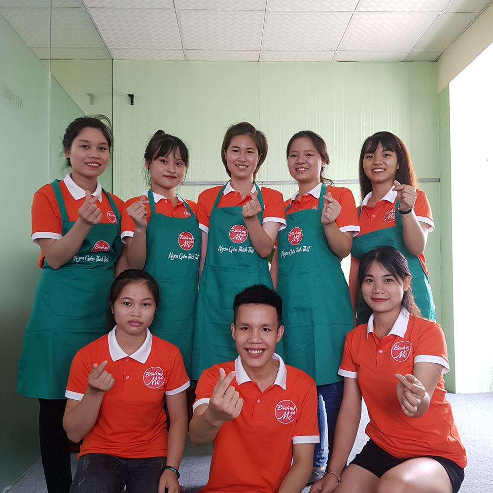 hinh anh dong phuc nhan vien banh mi cua me