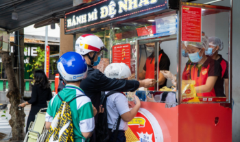 hinh anh dong phuc nhan vien banh mi de nhat