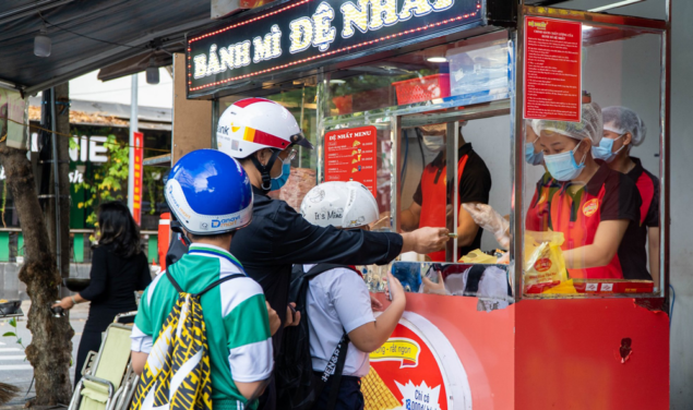 hinh anh dong phuc nhan vien banh mi de nhat