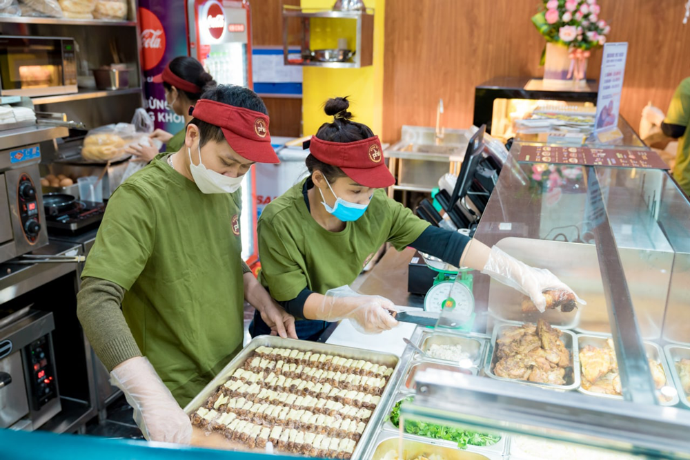 hinh anh dong phuc nhan vien banh mi pho