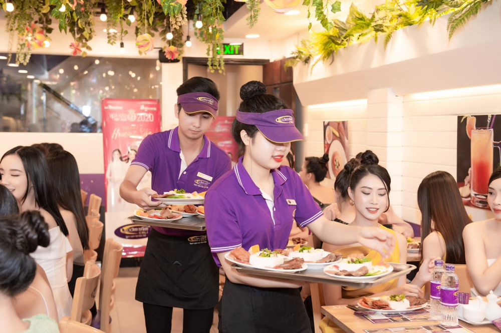hinh anh dong phuc nhan vien com tam cali ngot ngao hat tam viet