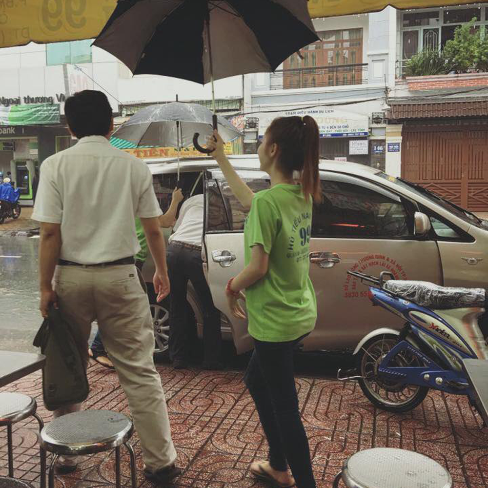hinh anh dong phuc nhan vien hu tieu nam vang 99