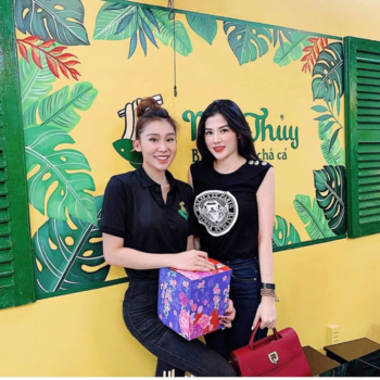 hinh anh dong phuc nhan vien ma thuy banh canh cha ca