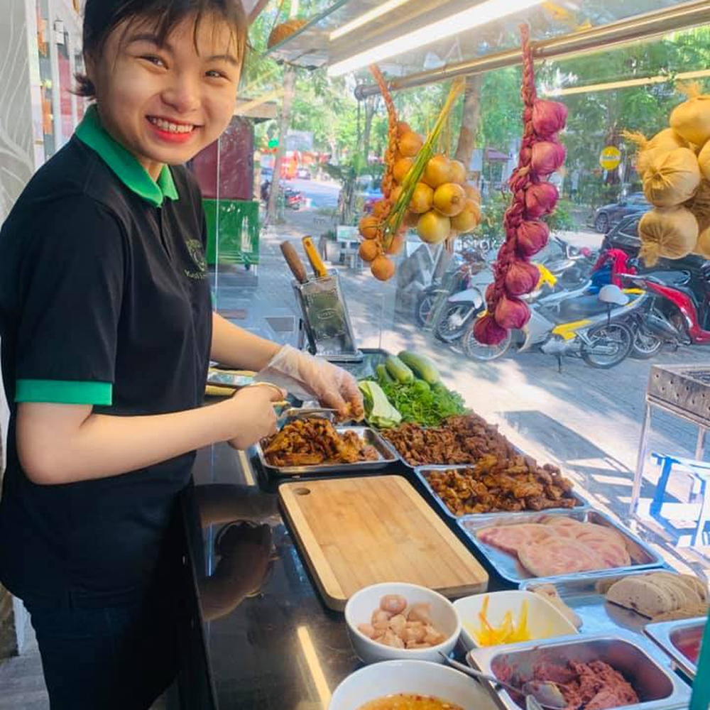 hinh anh dong phuc nhan vien moped koffee & bread