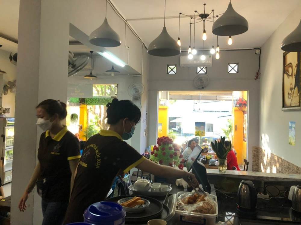 hinh anh dong phuc nhan vien pho tung huong vi pho ha noi xua