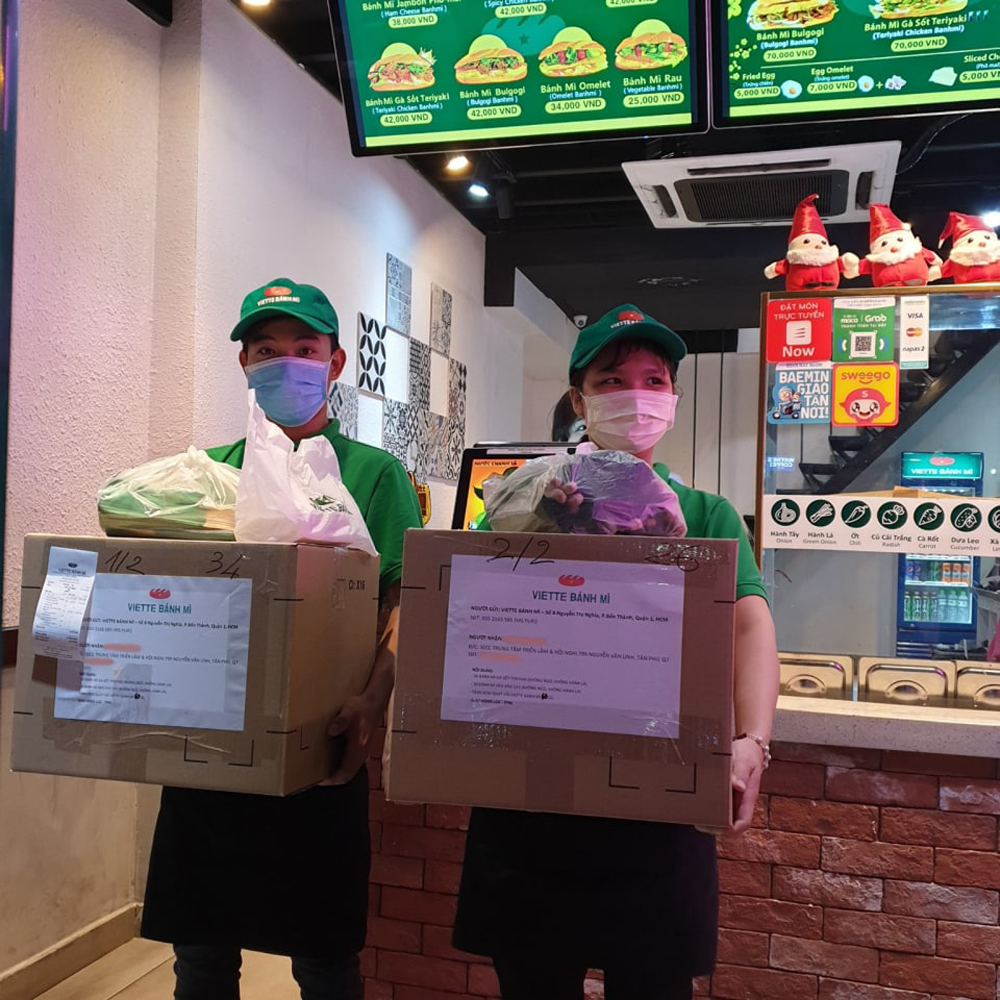 hinh anh dong phuc nhan vien viette banh mi