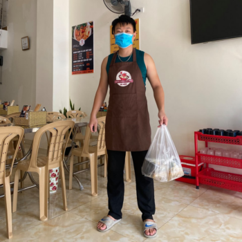 hinh anh tap de nhan vien banh canh hai san di nien