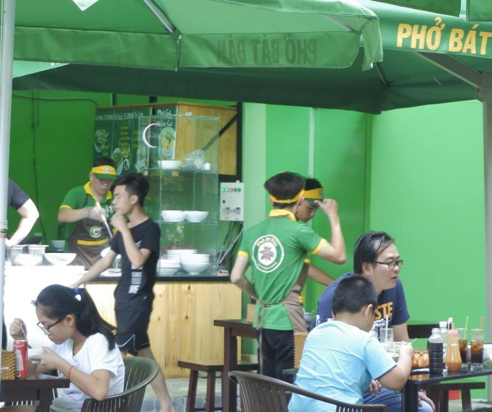 tap de nhan vien pho bat dan