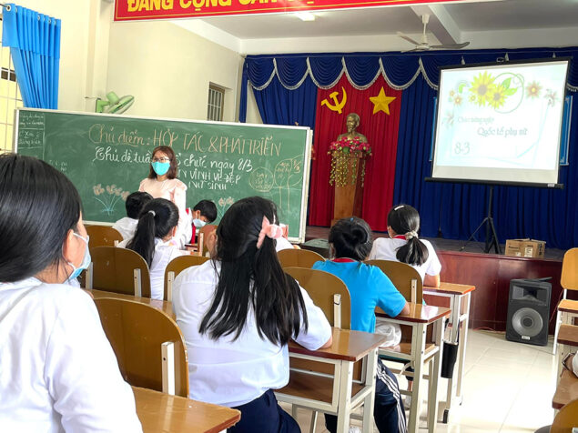 ao the duc hoc sinh truong thcs van luong