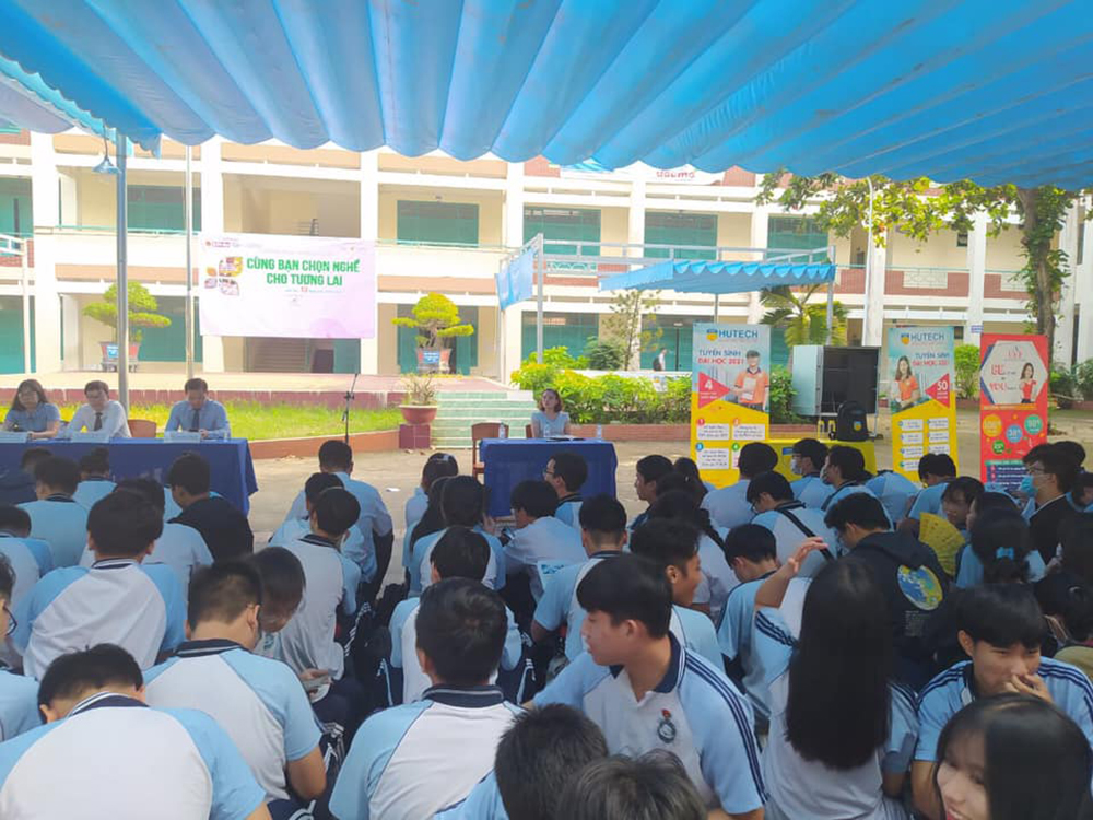 ao the duc hoc sinh truong thpt nguyen hue