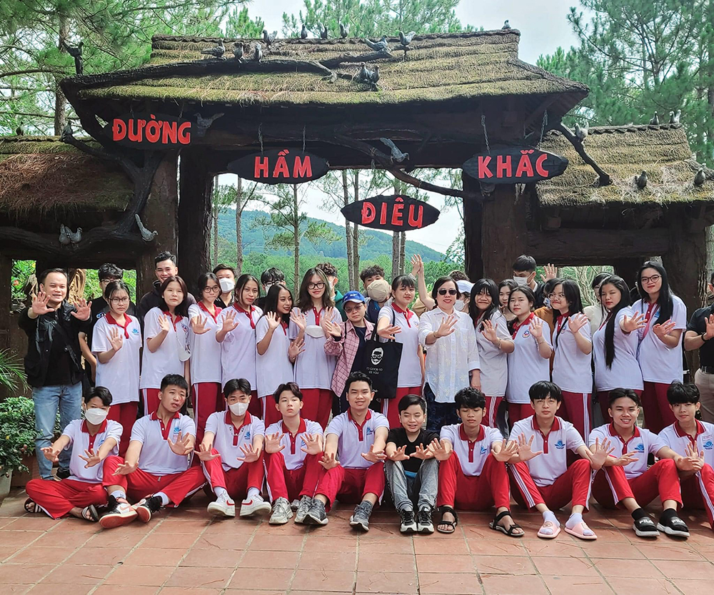 ao the duc truong thpt tran nhan tong
