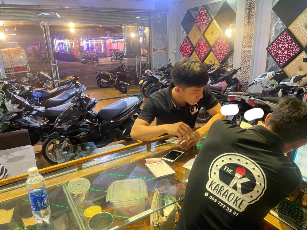 dong phuc nhan vien the k