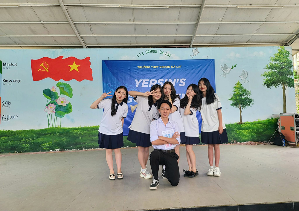 dong phuc truong thpt yersin dalat