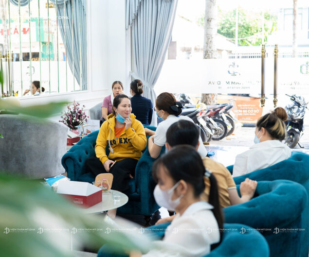 dong phuc vien tham my diva