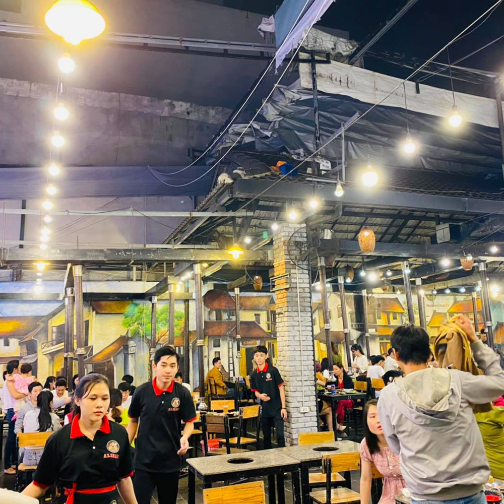 hinh anh dong phuc nhan vien alibaba buffet nuong va lau