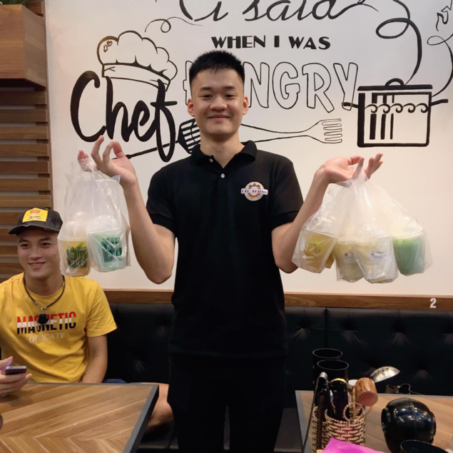 hinh anh dong phuc nhan vien bom lau nuong
