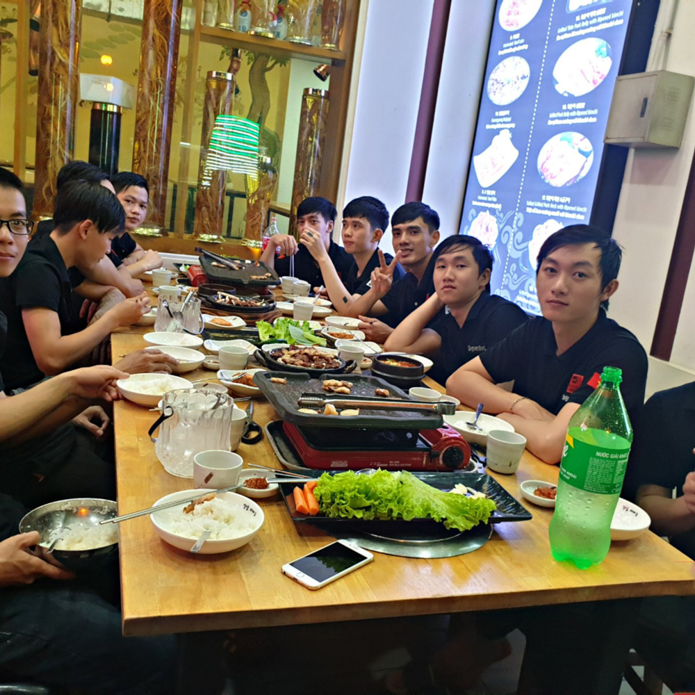 hinh anh dong phuc nhan vien gangnam bbq