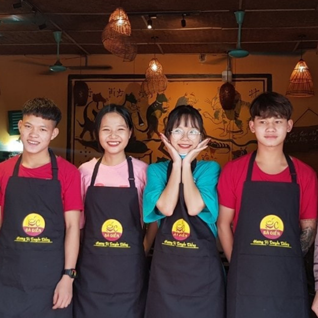 hinh anh tap de nhan vien oc ba dien huong vi truyen thong