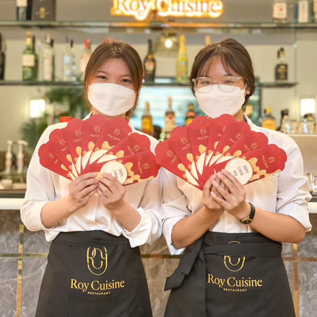 hinh anh tap de nhan vien roy cuisine restaurant