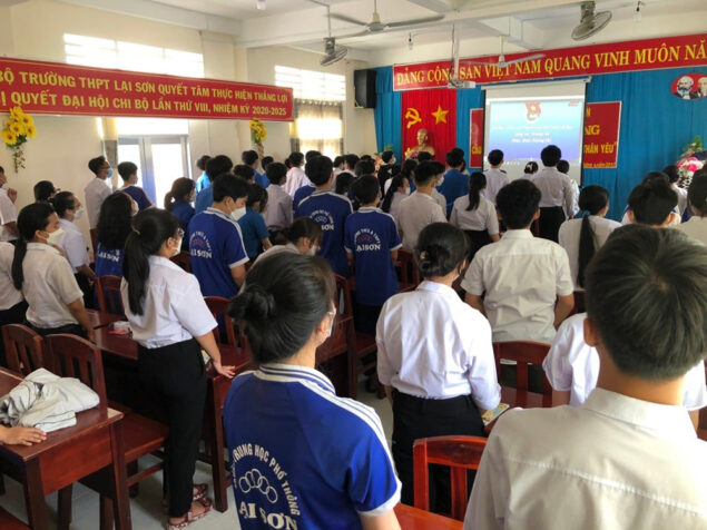 ao the duc hoc sinh truong thcs&thpt lai son