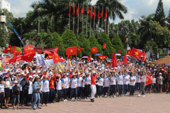 ao the duc hoc sinh truong thpt chuyen nguyen du