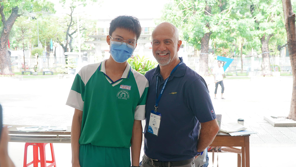 ao the duc truong thpt phan chau trinh