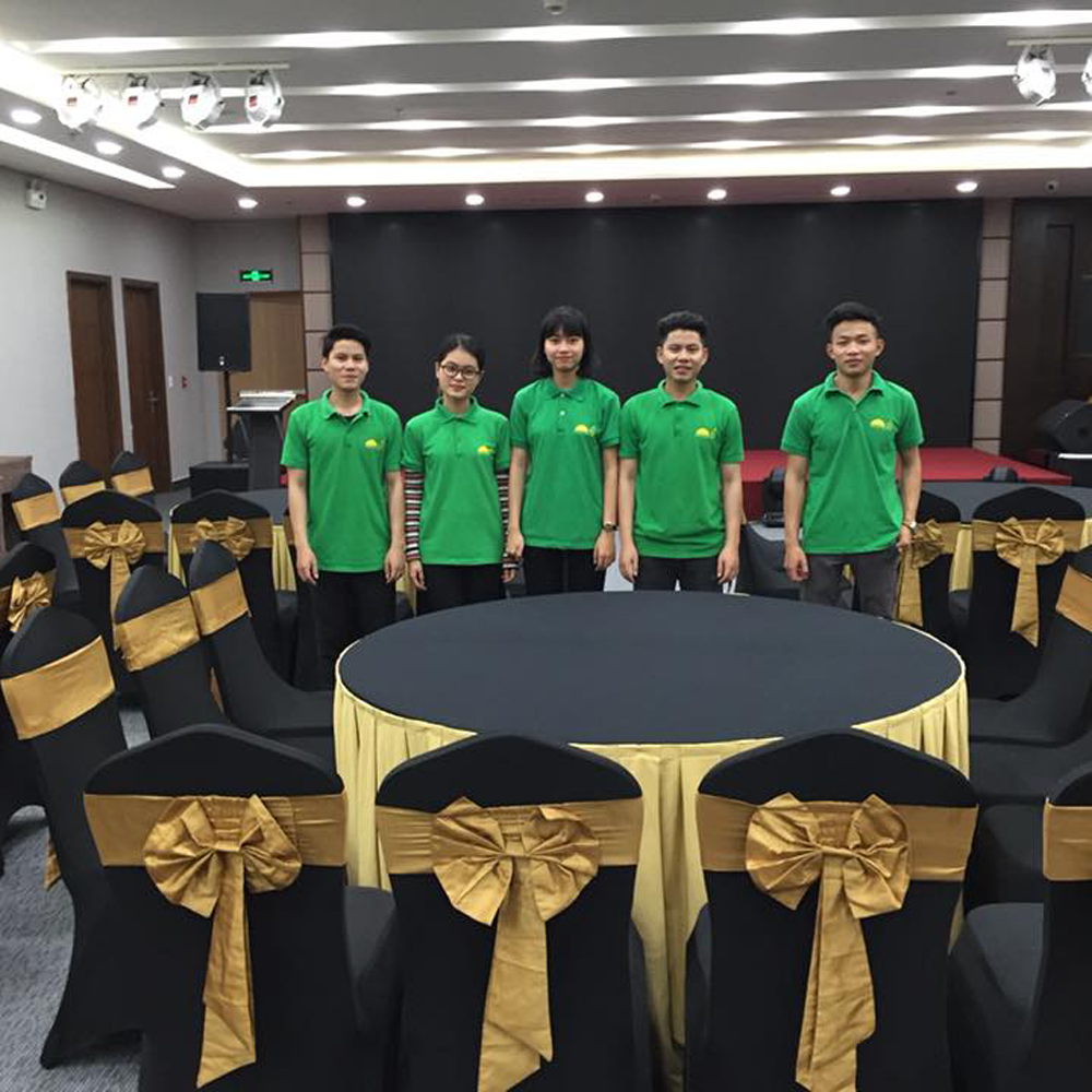hinh anh dong phuc nhan vien dich vu nau an thuy bo