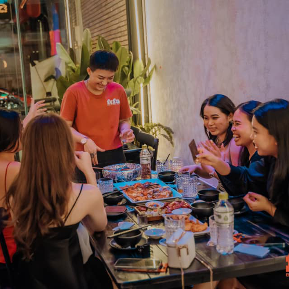 hinh anh dong phuc nhan vien fefa beer garden