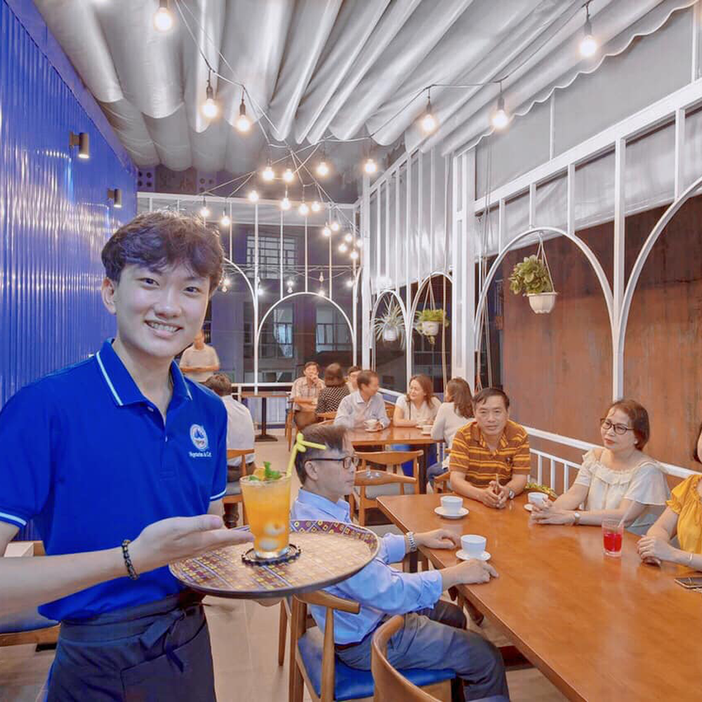 hinh anh dong phuc nhan vien homie vegetarian & cafe